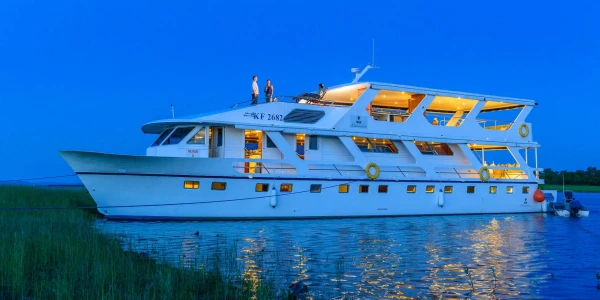 Matusadona Luxury Lake Safari Cruiser